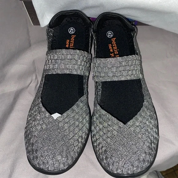 NEW IN BOX BERNIE MEV. CUDDLY WO SIZE 11***(EU 42) Wom Black Gray Woven Flats - Picture 4 of 12